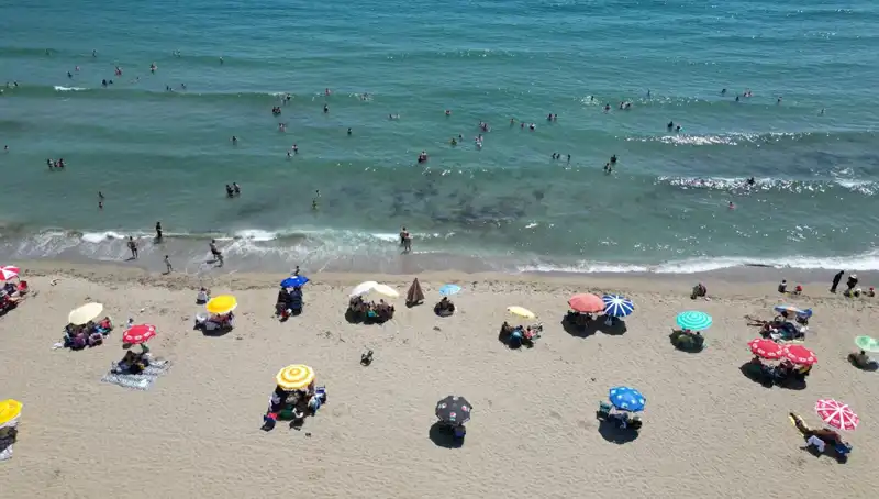 Tekirdağ'da Sıcak Hava Dalgası: Sahiller Doldurdu, Kalabalıklar Birikti!