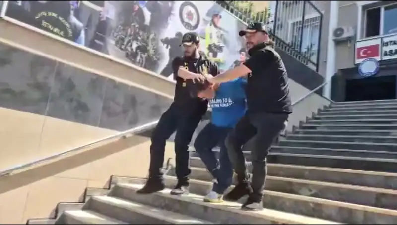 Ümraniye’de 600 Bin Liralık Gasp: Kız Arkadaşlarına Bilezik Alan Şahıslar Filmleri Aratmayan Bir Takiple Yakalandı