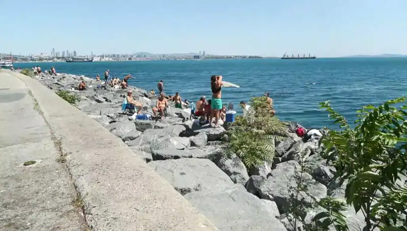 Hava Sıcaklığı Artınca İstanbullular Sahillere Akın Etti