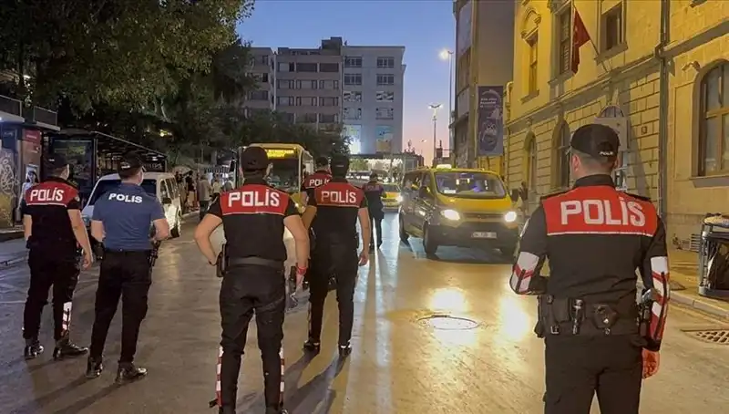 Megakentte Güvenlik Operasyonu: Dört Saatte Yüzlerce Gözaltı Yapıldı