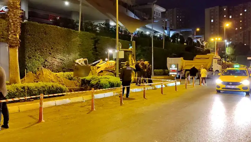 Küçükçekmece'de Doğal Gaz Borusu Patladı: Panik ve Kaos Hakim Oldu!
