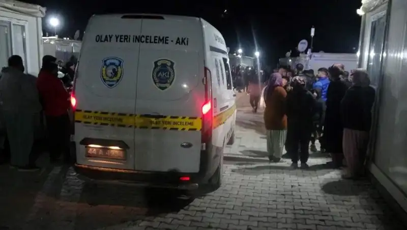 Husumet Yüzünden Patlak Veren Kavgada Kan Aktı!