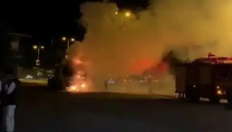 Zonguldak'ta Seyir Halindeki TIR Korkunç Bir Yangınla İkiye Bölündü