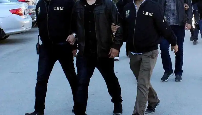 İstanbul'da Terör Operasyonu: 14 Kişi Gözaltına Alındı, Güvenlik Önlemleri Artıyor