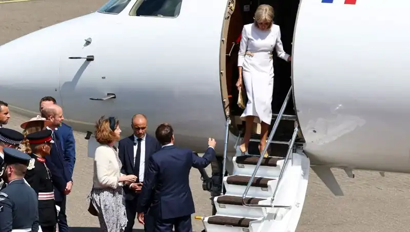 Macron Çiftinde Tansiyon Yükseliyor: Eşi Eylemlerini Göz Ardı Ediyor
