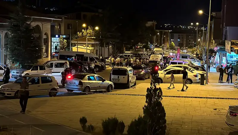 İki Aile Arasında Tüyler Ürpertici Kavga: 1'i Ağır 3 Yaralı