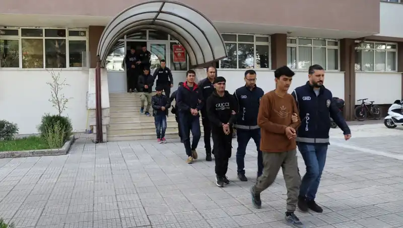 İki İl Değiştiren 21 Düzensiz Göçmen Yakalandı: Yeni Gelişmeler Ne?