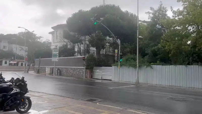 İstanbul'un Yağmursuz Günleri Sona Erdi: Sağanak Yağış Başladı