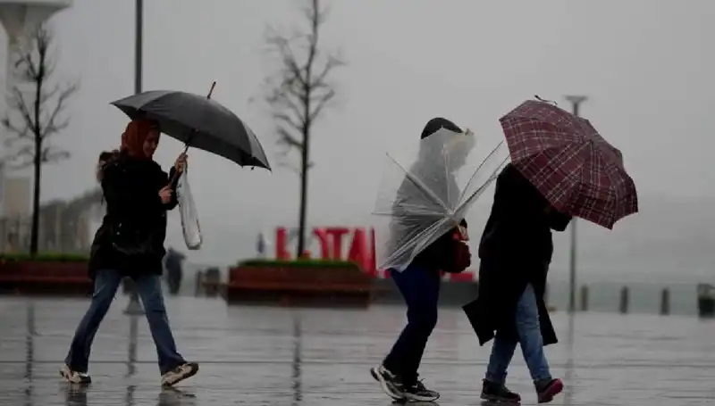 Meteoroloji'den İki Bölgeye Kuvvetli Sağanak Uyarısı: Hazırlıklı Olun!