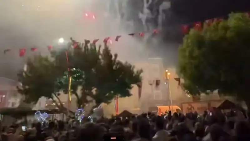 Havai Fişek Gösterisi Kazası: İzleyiciler Hastanelik Oldu