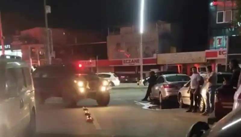 Kardeş Kardeşi Bıçakla Yaralayınca, Kız kardeş İlk Müdahaleyi Kendi Elinden Aldı!