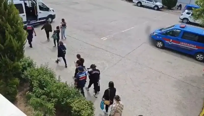 Taylandlı Kadınların Fuhuşa İkna Edilme Hikayesi: Çalışma ve Oturum İzni Yanıltmacası