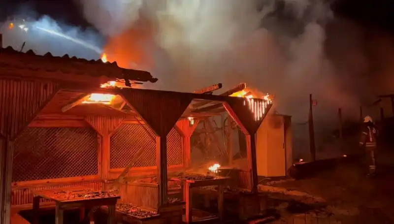 Şile'de Gözleme Restoranlarında Korkutan Yangın: Altı Mekan Alev Alev Yandı