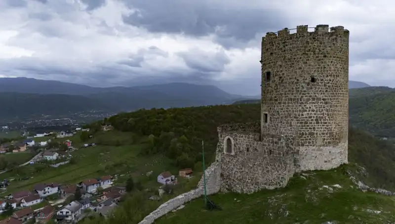 Sokolac Kalesi: Bosna Hersek’in Tarihi Mirasını Yaşatan Efsanevi Yapı