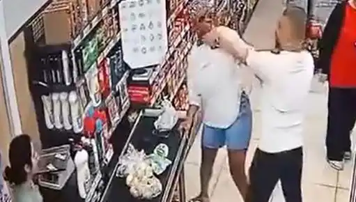 Marketteki Kasa Sırasında Şok Olay: Çocuğunun Önünde Kadına Saldırdı