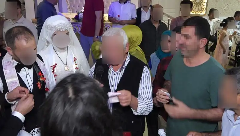Davetsiz Düğüne Katılan Kadın Takıları Çaldı, "Dayanamadım" Dedi