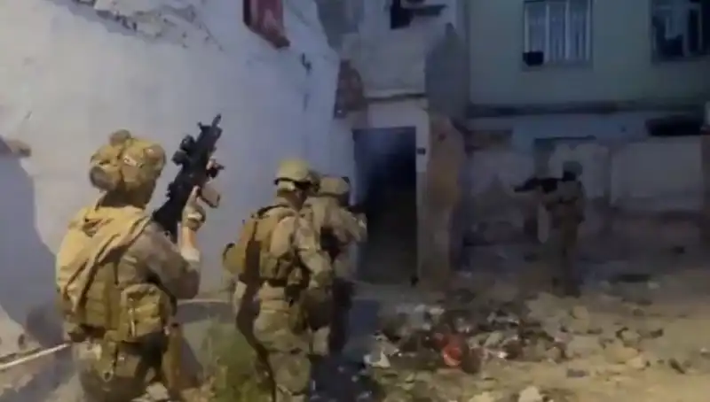 75 İlde Eş Zamanlı Uyuşturucu Operasyonu: Yüzlerce Gözaltı ve Şok Detaylar