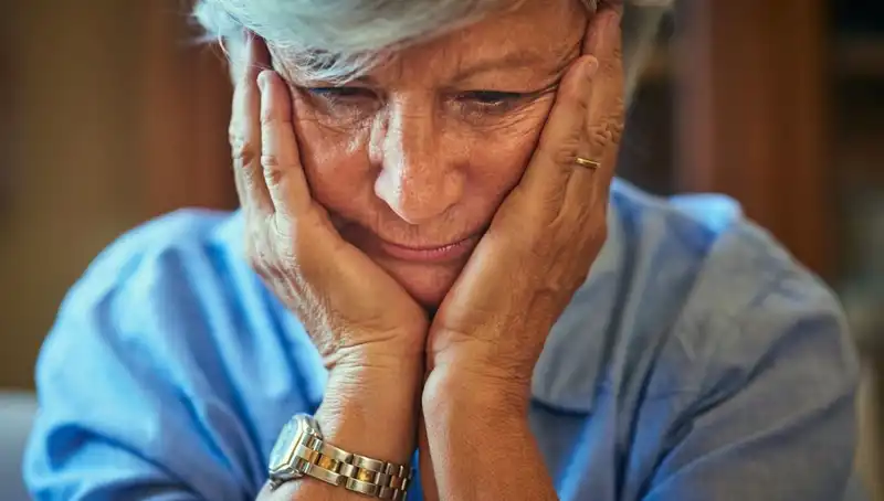 40’lı Yaşlarda Alzheimer Teşhisi: Erken Belirtiler Stresle Karıştırılabilir mi?