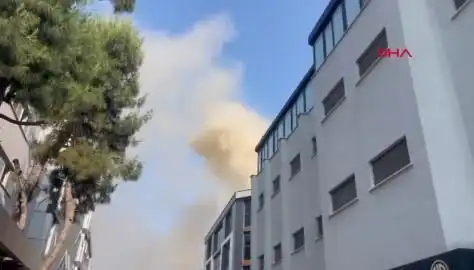 İstanbul'da 4 Katlı İş Merkezinde Yangın Paniği: Ekipler Zamanla Yarışıyor