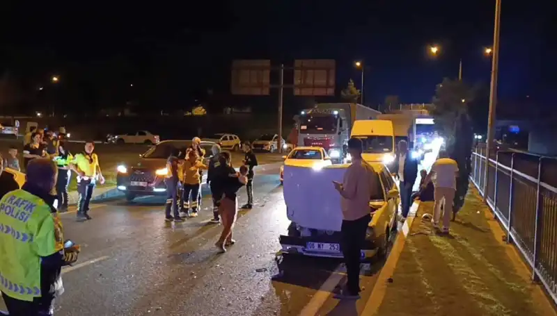 Otoyolda Çocukların da İçinde Olduğu Kazada Dört Pessoa Yaralandı