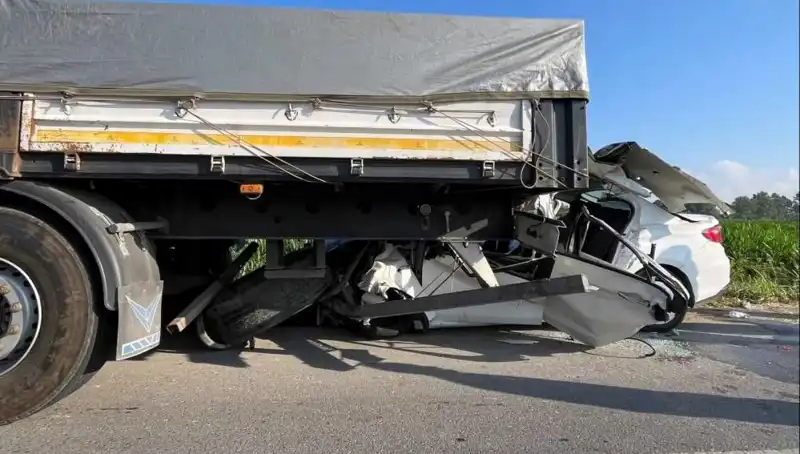 Sakarya'da Feci Kaza: 1 Kişi Hayatını Kaybetti, Yaralılar Var