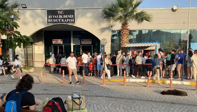 Bayram Tatilinde Midilli Adası'na Yoğun İlgi: Neden Bu Kadar Popüler?