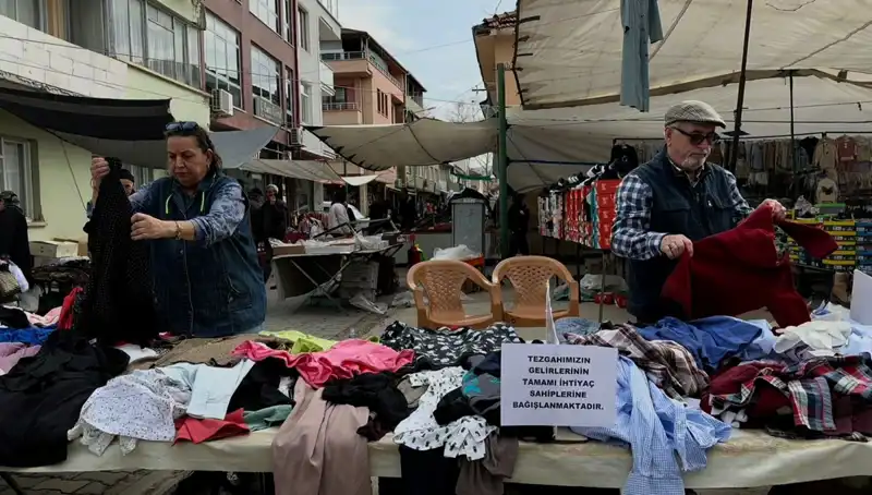 Pazarda "İyilik Tezgahı": İhtiyaç Sahipleri Ücretsiz Yaprak Sarma Alıyor