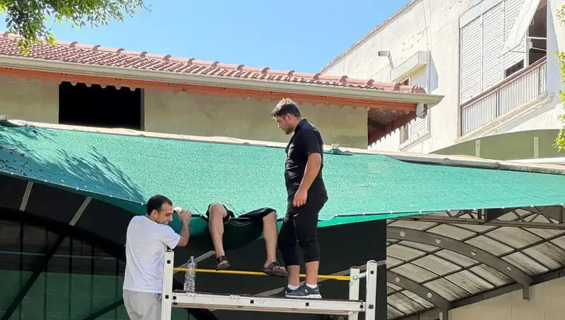 Dengesini Kaybederek Balkondan Düşen Genç, Hayat Mücadelesi Veriyor