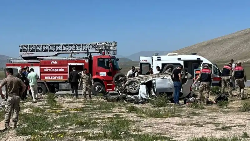 Van’da Feci Trafik Kazası: 4 Can Giderken 2 Kişi Yaralandı