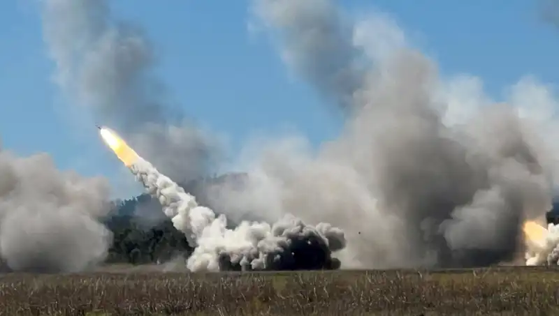 Avustralya'nın Askeri Gücünü Gösteren İlk HIMARS Atışı Gerçekleşti