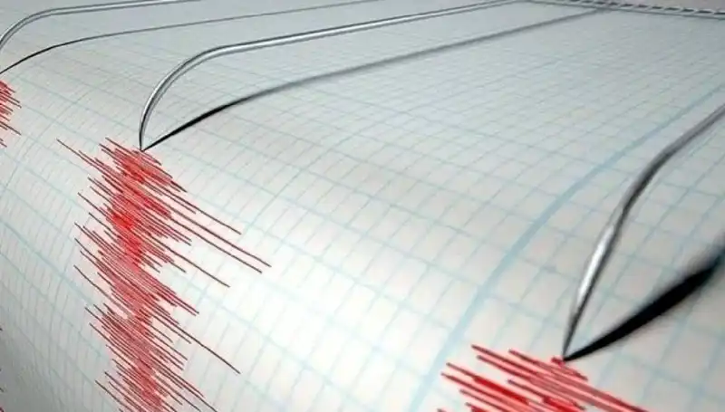 Ege Denizi'nde Eşsiz Bir Gece: 3.5 Büyüklüğünde Deprem Meydana Geldi