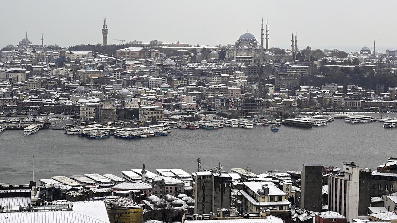 İstanbul'da Kış Geldi: Kar Yağışı Başladı!