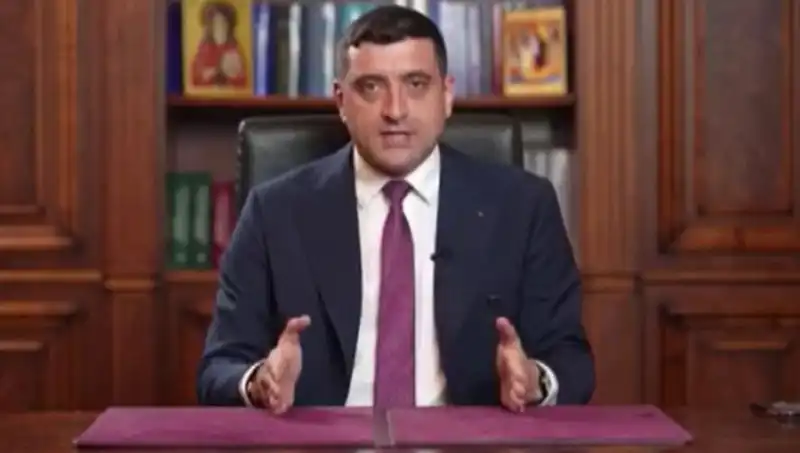 Romanya Seçimlerinde Aşırı Sağcı Aday İlgiyi Üzerine Çekiyor