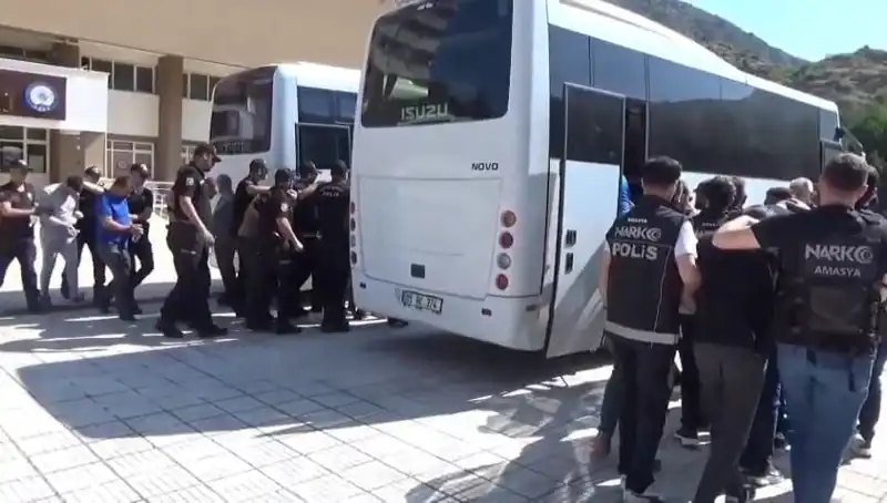 Amasya'da Uyuşturucu Operasyonu: 13 Kişi Tutuklandı, Gerçekler Ortaya Çıktı