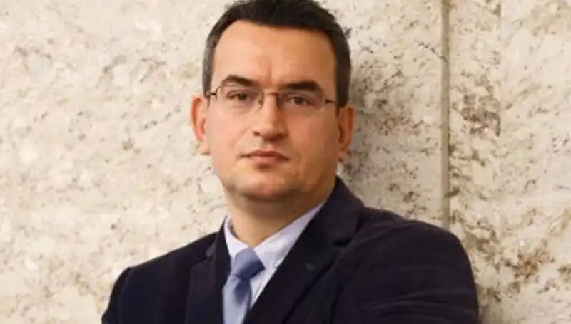 Metin Gürcan: DEVA Partisi'nin Kurucu Üyesi ve Strateji Uzmanı Hakkında Bilinmeyenler