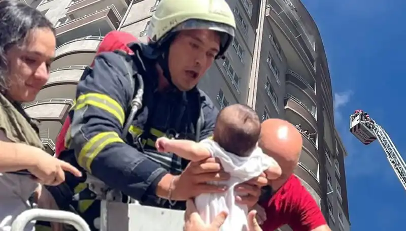 Kayseri'de 14 Katlı Binada Çıkan Yangın Paniğe Neden Oldu