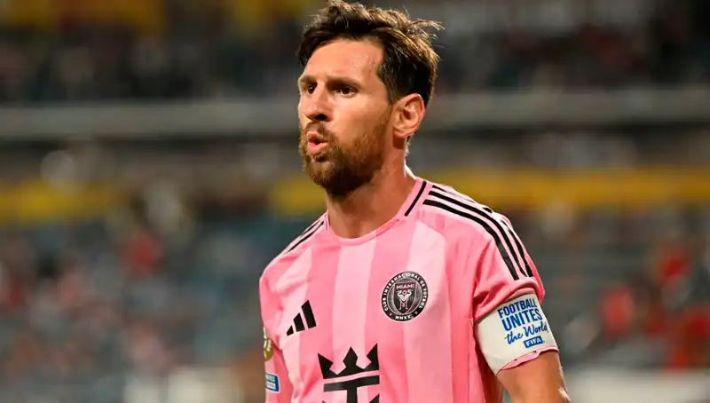 Messi'nin İlk Maçındaki Şanssızlığı: Son Dakika Direk Sesi